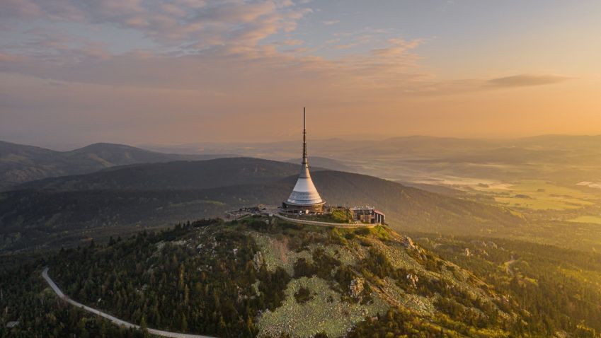 Liberecký kraj by mohl koupit vysílač Ještěd. Memorandum by umožnilo čerpat peníze na opravu